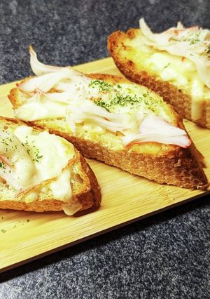 5分で完成!味噌チーズカニカマバケット-レシピのメイン写真