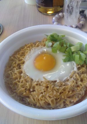 ビジホでお手軽チキンラーメンV1〜月見-レシピのメイン写真