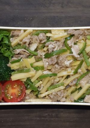 筍と豚肉の和風チンジャオロースの丼弁当-レシピのメイン写真