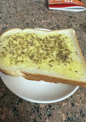 クミンシードのせて焼くだけトースト-レシピのメイン写真