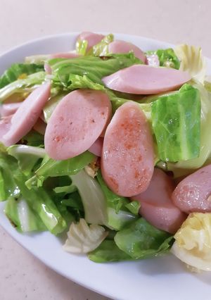 春キャベツと魚肉ソーセージのバター炒め-レシピのメイン写真