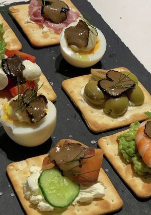 【トリュフのオイル漬け】トリュフカナッペ-レシピのメイン写真