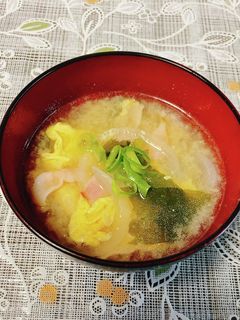 ベーコンと玉ねぎのみそ汁-レシピのメイン写真