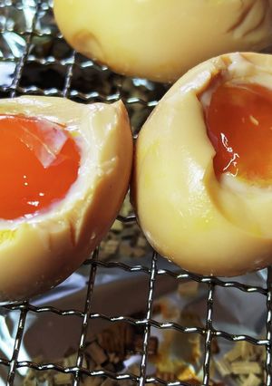 半熟卵で！濃厚トロ～りウマい自家製卵燻製-レシピのメイン写真