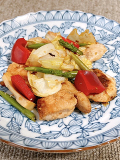 フレイル予防】鶏胸肉とアスパラの塩麹炒め-レシピのメイン写真