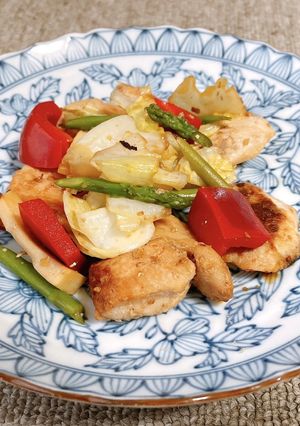 フレイル予防】鶏胸肉とアスパラの塩麹炒め-レシピのメイン写真