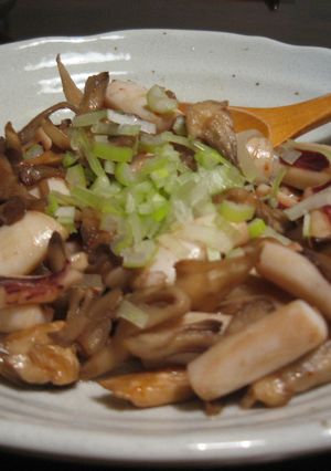 イカと舞茸のバター炒め☆イカさばき方付-レシピのメイン写真