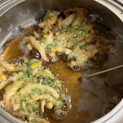 รูปของ 人参の菜っ葉でかき揚げ