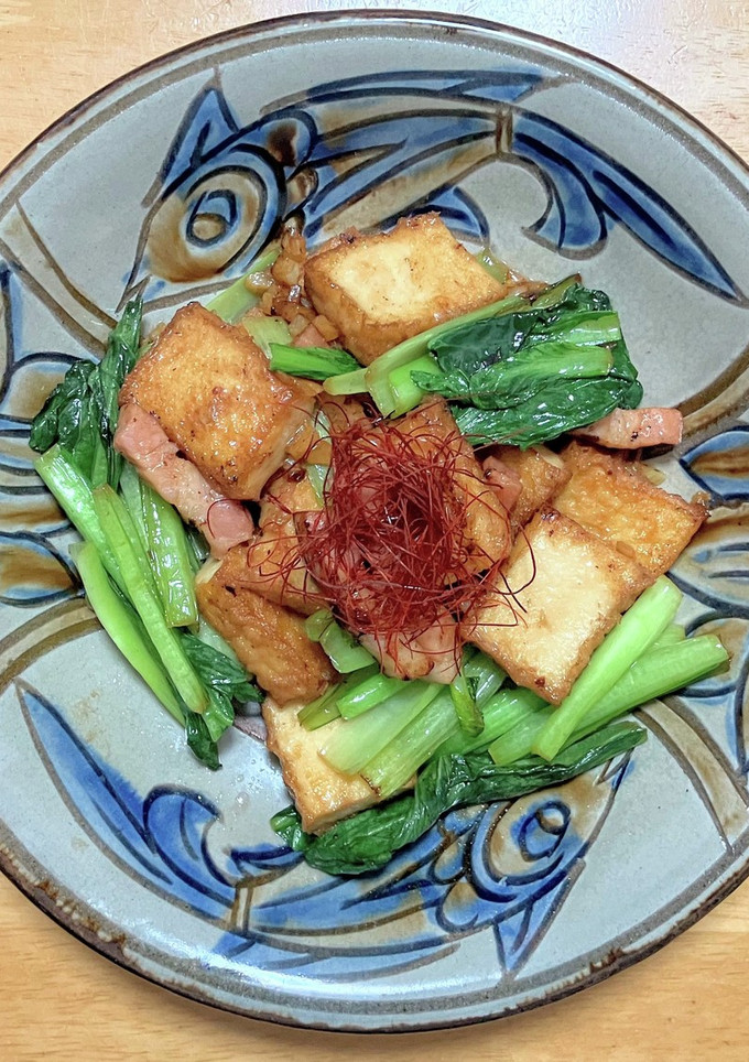 ベーコンと厚揚げと小松菜の醤油バター炒め-レシピのメイン写真