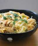 家族に人気★鶏ミンチ油揚げ新玉ねぎの丼