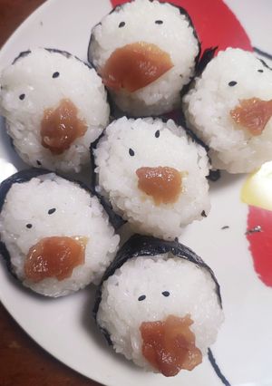 ひと口おにぎり△おかっぱ女の子っ´ω`c-レシピのメイン写真