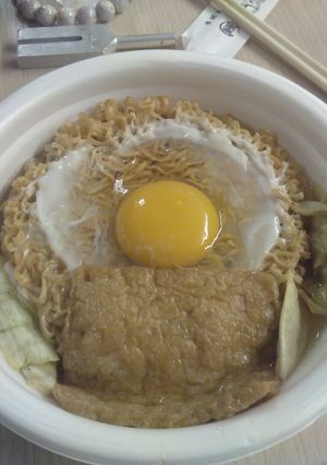 ビジホでお手軽チキンラーメン４月見きつね-レシピのメイン写真