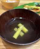 ホワイトアスパラ剥いた皮の出汁でお吸い物
