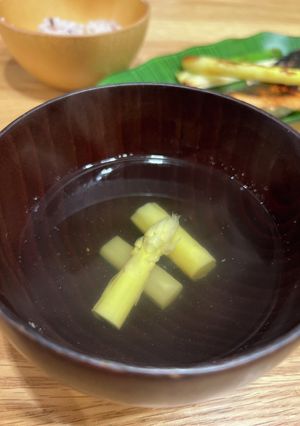 ホワイトアスパラ剥いた皮の出汁でお吸い物-レシピのメイン写真