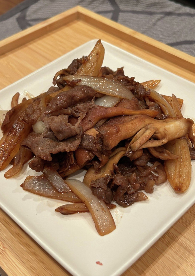 油無し！新玉ねぎと牛肉のすき焼き風炒め煮-レシピのメイン写真