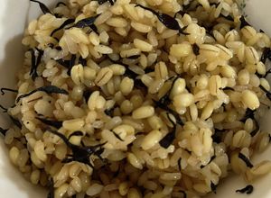 もち麦米とひじきのプチプチ炊き込みご飯-レシピのメイン写真