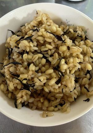 もち麦米とひじきのプチプチ炊き込みご飯-レシピのメイン写真
