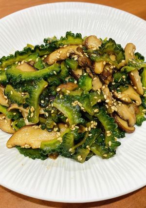 ゴーヤーと椎茸のオイスター炒め-レシピのメイン写真