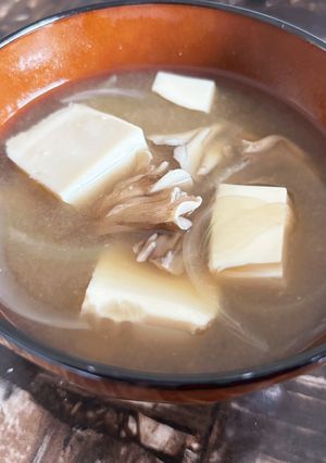 絹豆腐・舞茸・新玉ねぎのみそ汁-レシピのメイン写真