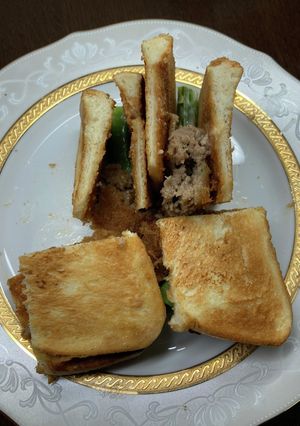 メンチカツとスナップエンドウサンド-レシピのメイン写真