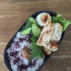 รูปของ 鶏むね肉のレモンペッパー焼き弁当★