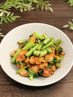 簡単!鶏と小松菜のオイスタバター炒め-レシピのメイン写真