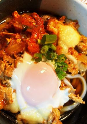 これは贅沢！豚キムチー玉うどん-レシピのメイン写真