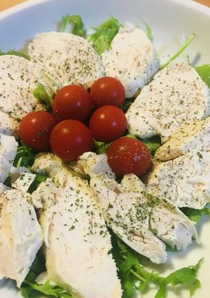 パスタの茹で汁活用●ゆで鶏のサラダ-レシピのメイン写真