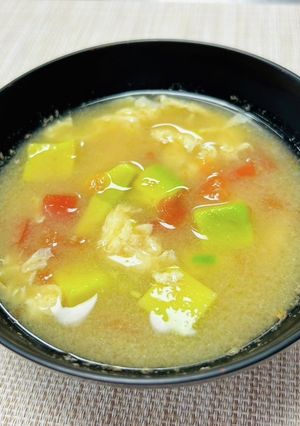 アボカドとトマトの卵入り味噌汁-レシピのメイン写真