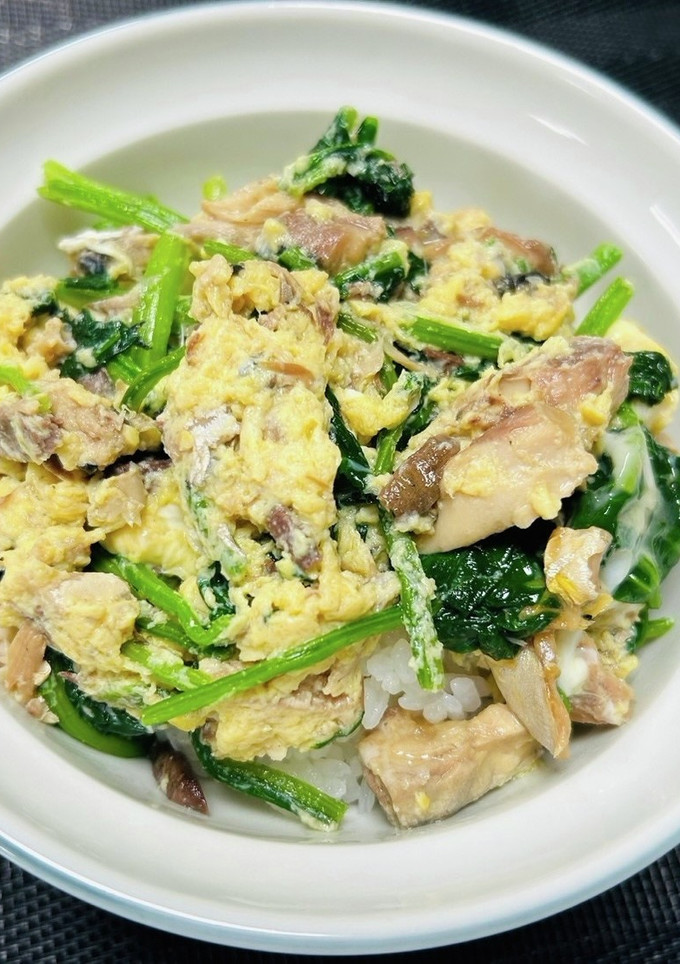 サバとほうれん草の卵とじ丼-レシピのメイン写真