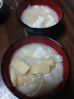 玉ねぎ豆腐油揚げの味噌汁-レシピのメイン写真