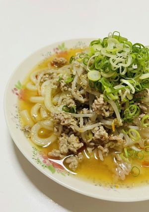 もやしと豚挽肉の坦々うどん-レシピのメイン写真