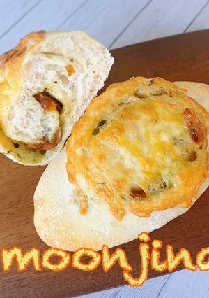 スモークチーズ&バジルドライトマトパン-レシピのメイン写真