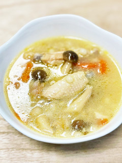 手羽中で作る♪参鶏湯風もち麦入りスープ-レシピのメイン写真