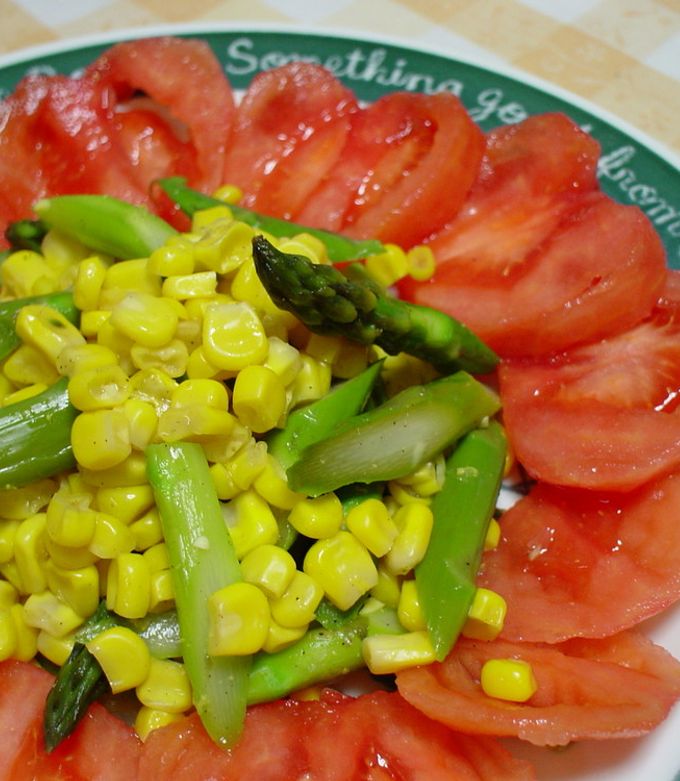  卵 ブロッコリー とうもろこし アスパラガス 玉ねぎ トマト アスパラとコーンのサラダ??? by sweetmotti 【クックパッド】 簡単