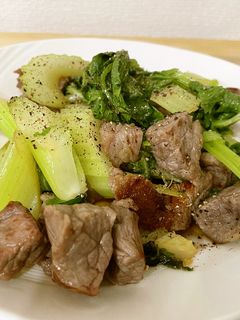牛肉とセロリの塩黒胡椒炒め-レシピのメイン写真