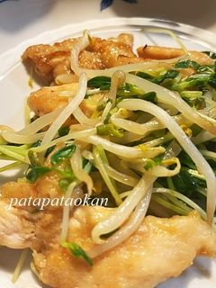 ムネ肉と豆苗、モヤシのガリバタ醤油炒め-レシピのメイン写真
