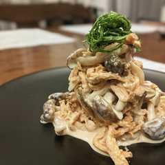 รูปของ レンジで簡単！しめじと稲荷の皮の和え物