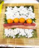 冷凍卵とマグロとサーモンで作る巻き寿司