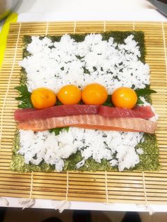 冷凍卵とマグロとサーモンで作る巻き寿司-レシピのメイン写真