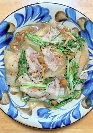 豚バラ肉と大根と水菜とナメコの醤油炒め-レシピのメイン写真