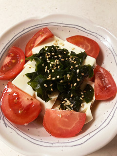 豆腐とトマトとわかめのサラダ-レシピのメイン写真