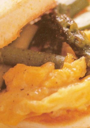 スクランブルeggアスパラマフィンサンド-レシピのメイン写真