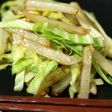 キャベツとジャガイモのニンニクバター炒め