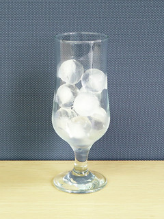 丸い氷【ゆきポンプチまる氷】径3.2cm-レシピのメイン写真