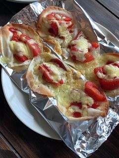 餃子の皮で!ミニトマトのピザ-レシピのメイン写真