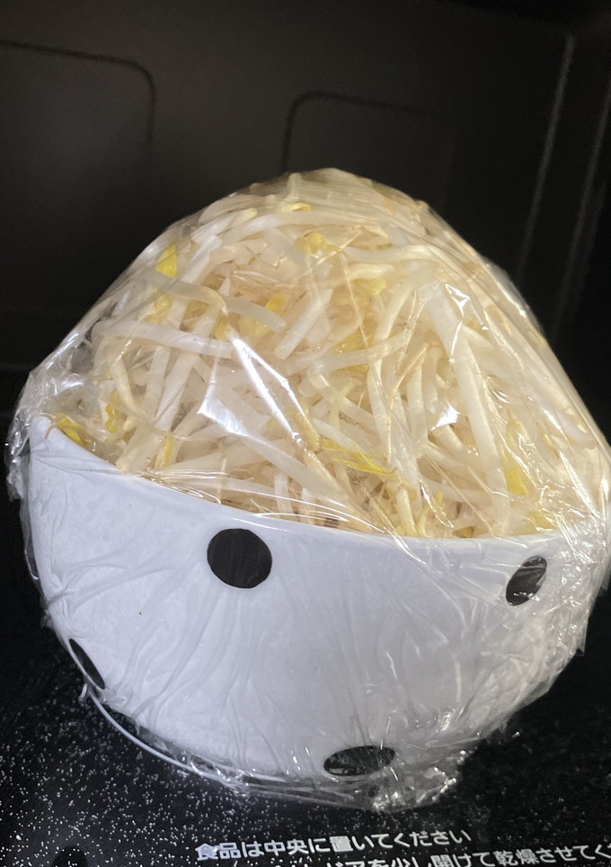 丸ごと玉ねぎをもやしでフタしてレンチン-レシピのメイン写真