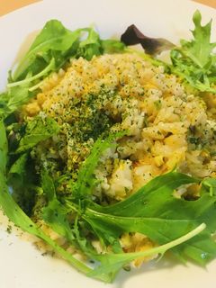 冷凍炒飯活用●チャーハンのベビーリーフ添-レシピのメイン写真
