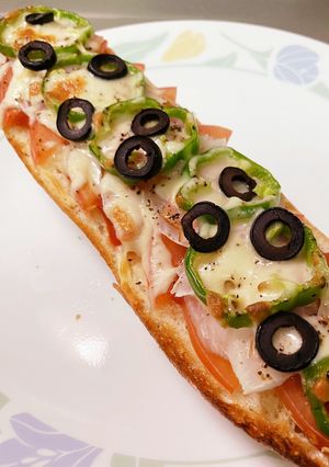プチバタールでピザ♡-レシピのメイン写真