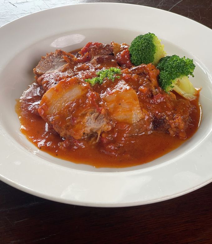 ゴリラのトマト煮込み 豚バラかたまり トマト煮込み by 北海道食べる通信